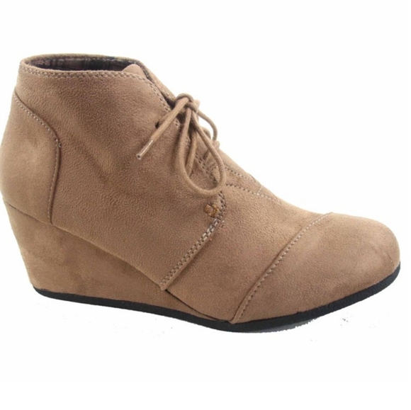 Forever Patricia Lace Up Taupe Wedge Boot 7 1/2 NWOB - Picture 2 of 9